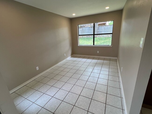 Building Photo - 6700 Forestview Dr