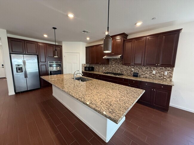 Building Photo - 7428 Bch Pne Wy