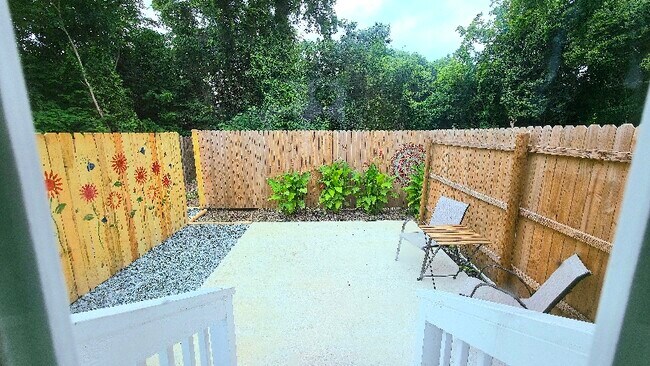 Building Photo - 309 S John St