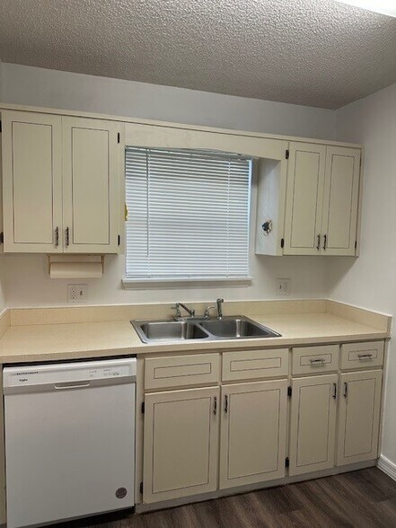 Building Photo - 1120 Fairvilla Dr