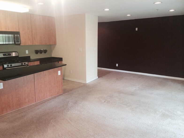 Building Photo - 1101 Primrose Rd