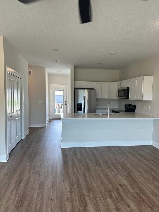 Building Photo - 15666 E 21st St N