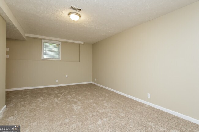 Building Photo - 6671 Emily Ln