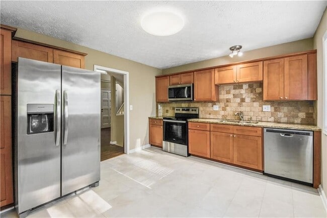 Building Photo - 3950 Lookout Point Dr