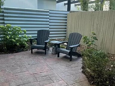 Building Photo - 542 Steele St