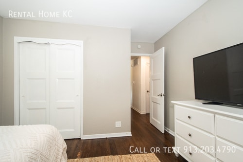 Building Photo - 6217 Glenwood-