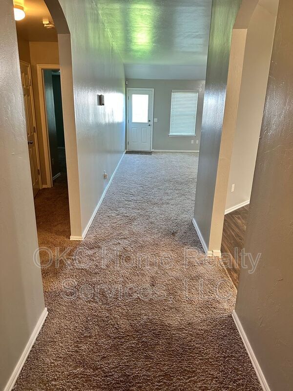 Building Photo - 1933 Autumn Way