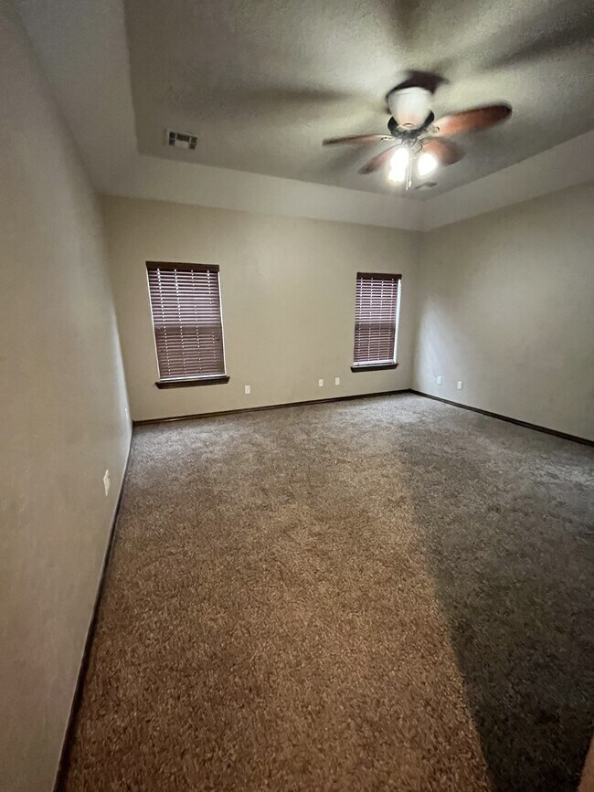 Building Photo - 48 Creekside Dr