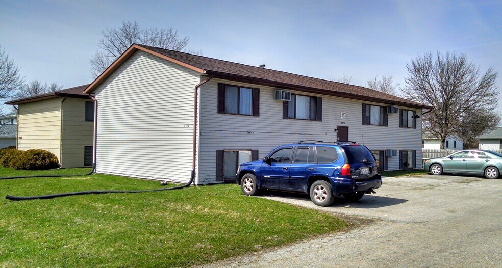 Building Photo - 4570 Vasey Ave
