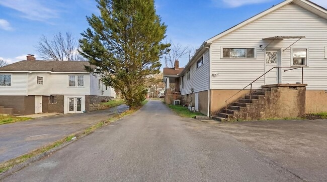 Building Photo - 3703 Redding Rd