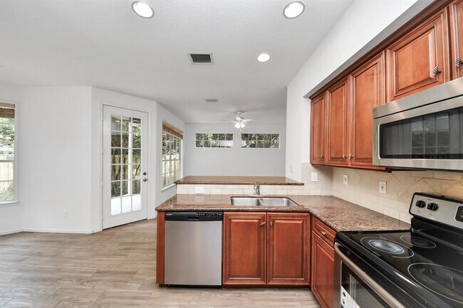 Building Photo - 103 Lakeridge Dr