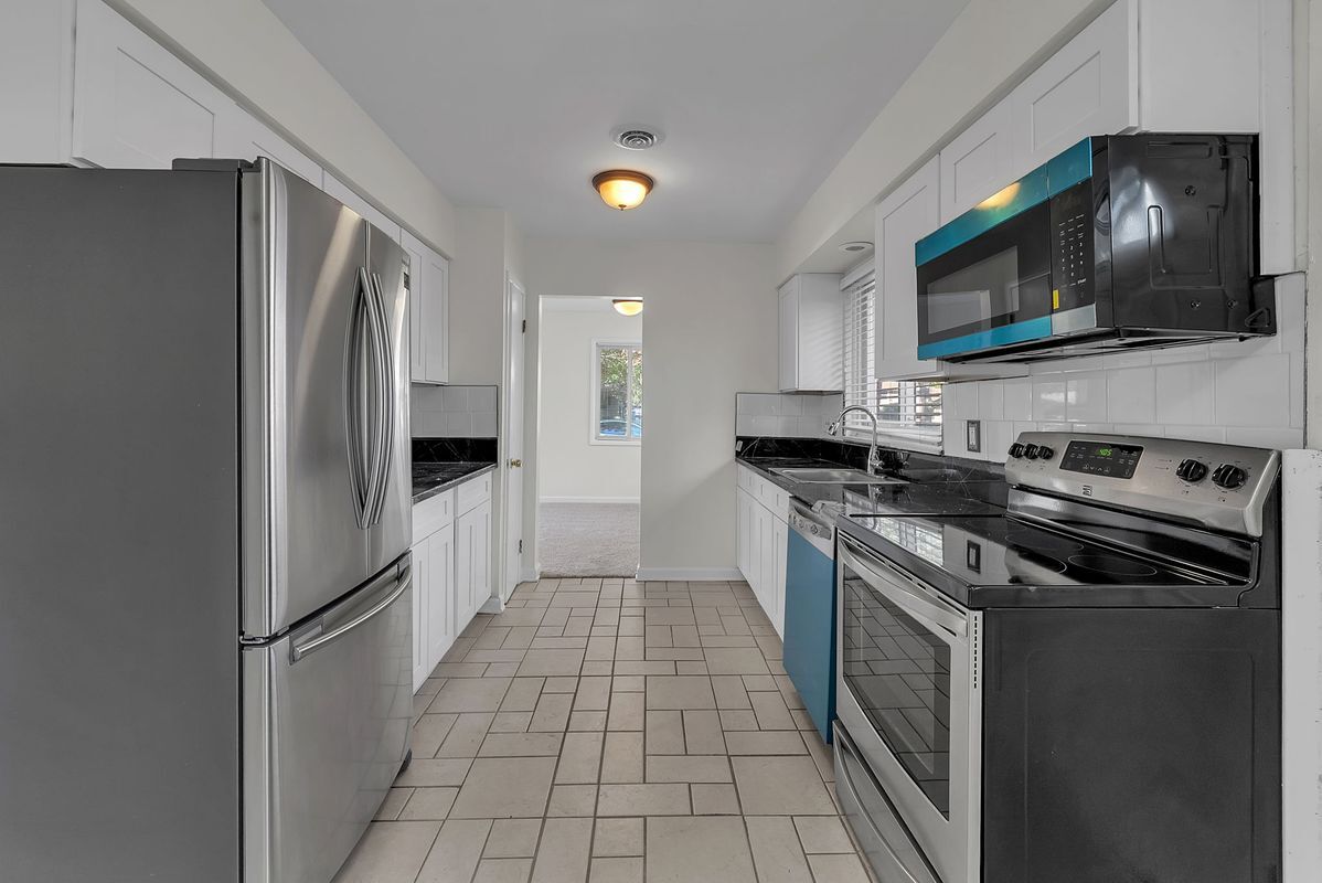 Building Photo - 32725 Barkley St