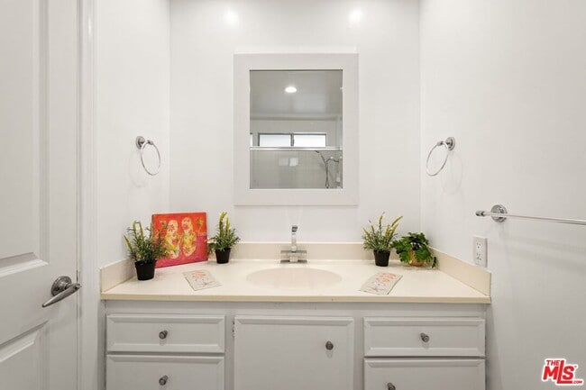 Building Photo - 29500 Heathercliff Rd