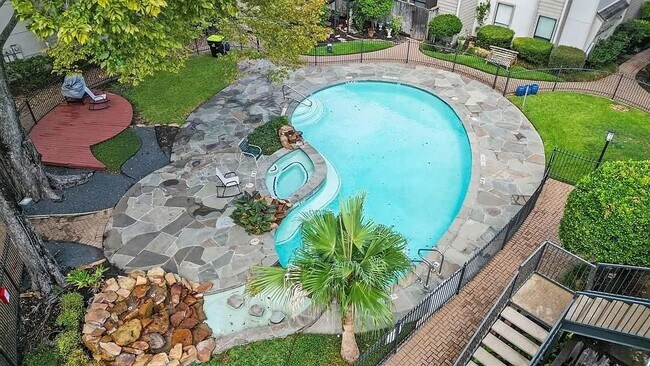 Building Photo - 1100 Augusta Dr