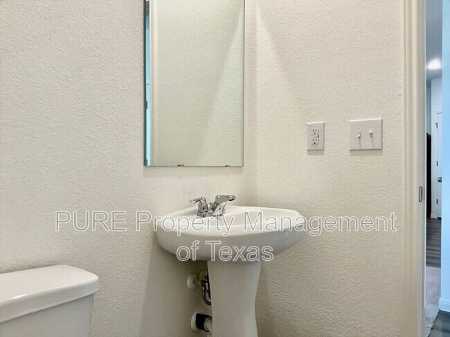 Building Photo - 203 Stonebrook Dr