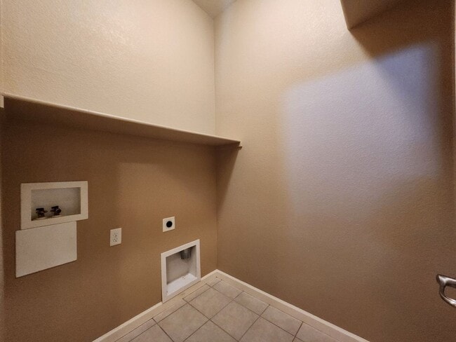 Building Photo - 7068 Davey Crocket Court
