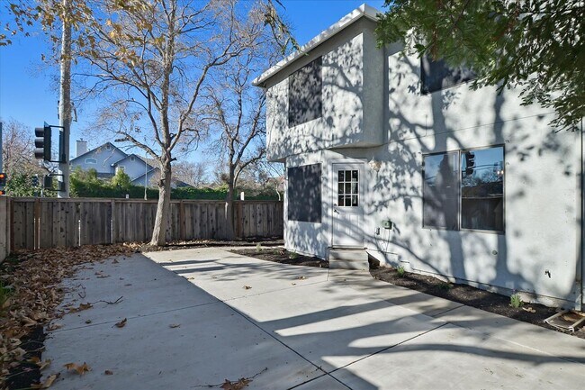 Building Photo - 970 Antelope Terrace