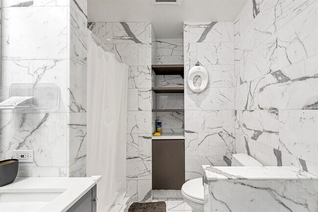 Building Photo - 5878 Valley Forge Dr