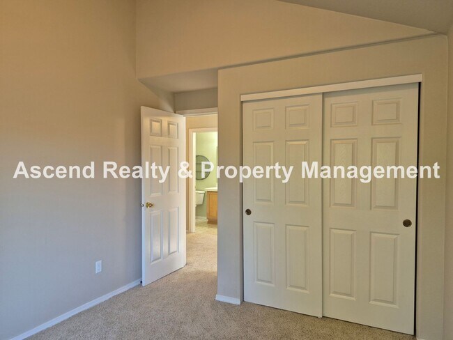 Building Photo - **Move In Special**Beaverton Convenience with Central AC & Attached Garage  Minutes to MAX, Costc...