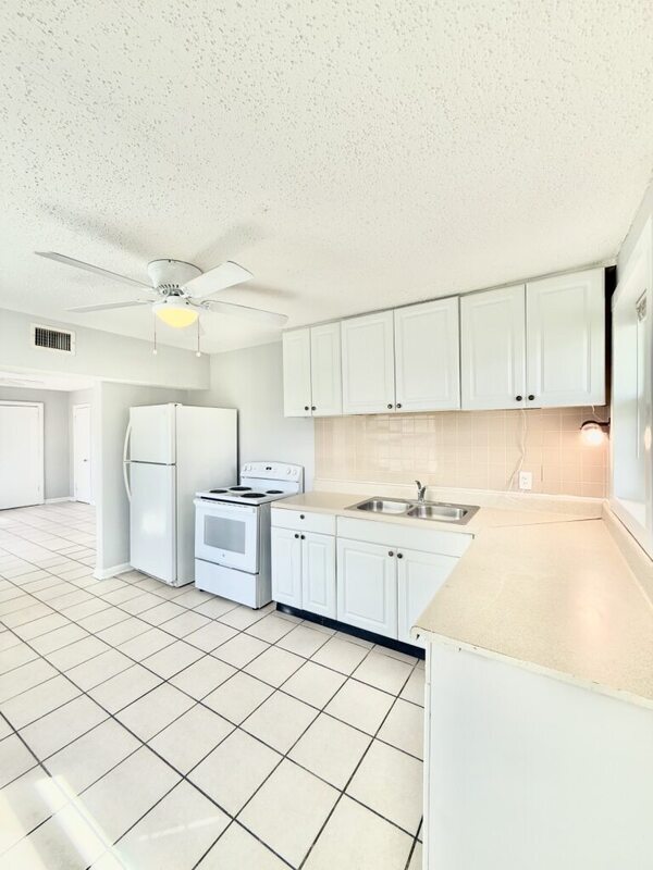 Building Photo - 1138 30th St S