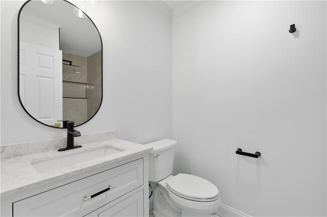 Building Photo - 1296 Hilton Dr