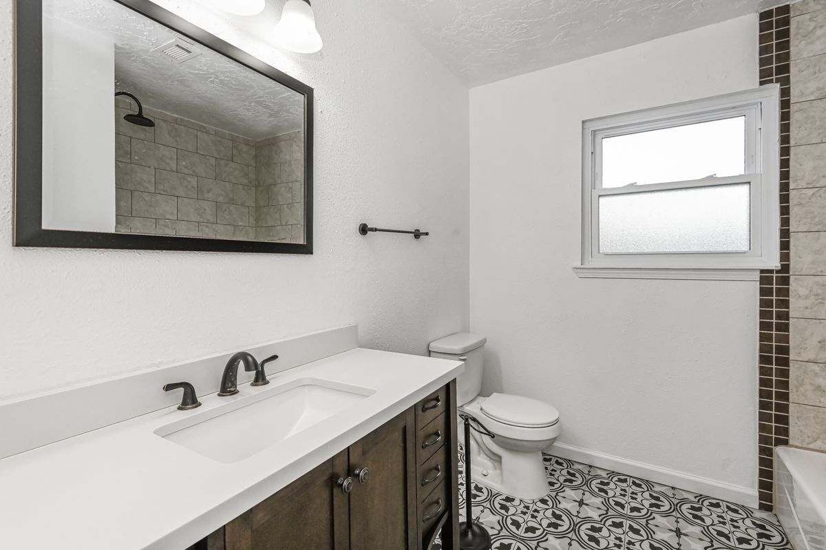 Building Photo - 7923 Dawnridge Dr