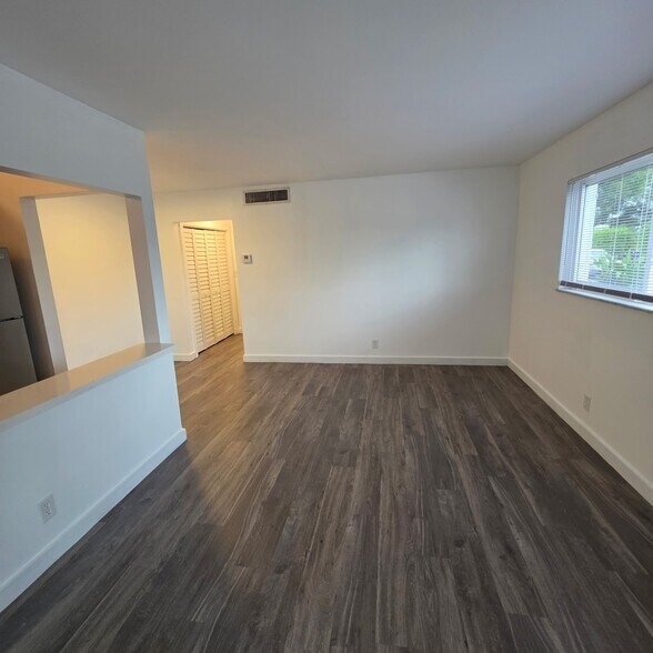 Building Photo - 1638 Dewey St