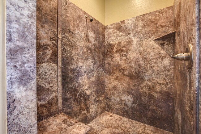 Building Photo - 3 bed, 2 bath Granville Home for Rent!