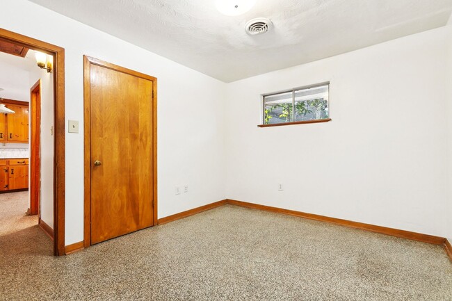 Building Photo - 124 Lake Ave