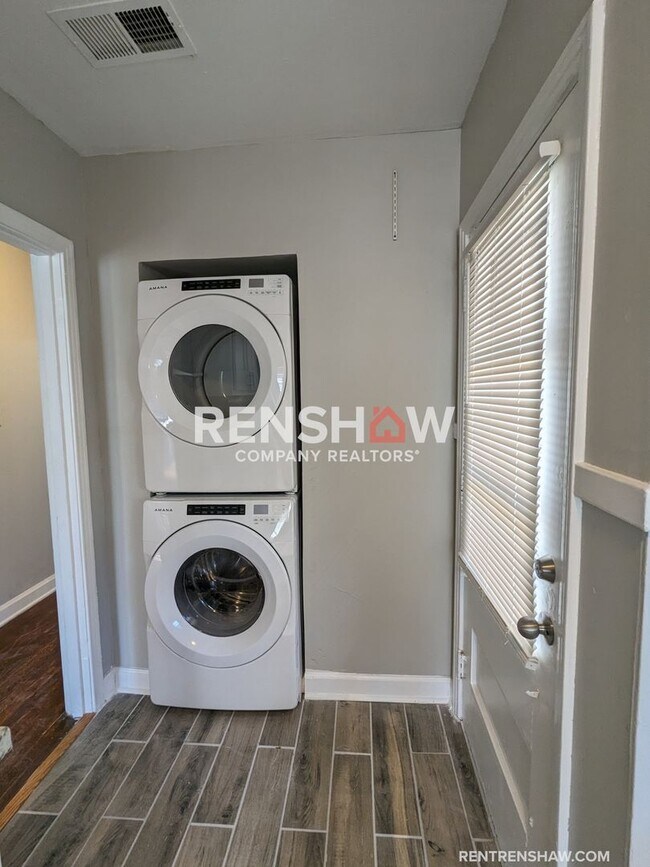 Building Photo - Duplex unit in Desirable Hedgemoor Neighbo...