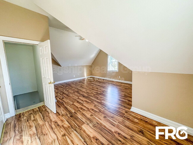 Building Photo - 2426 Pinetops Dr