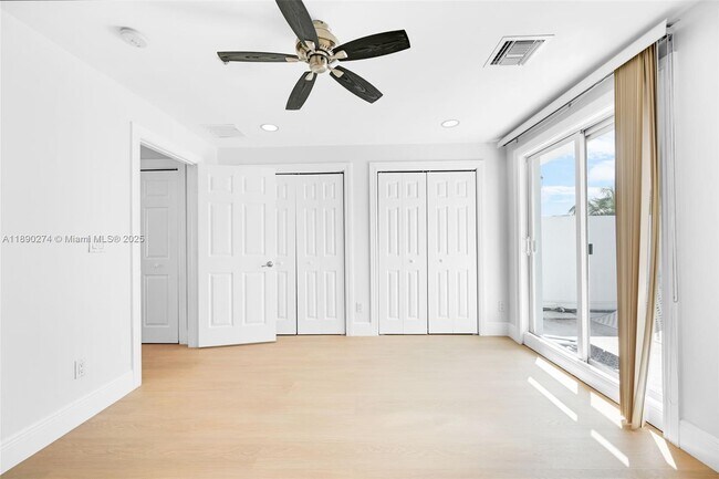 Building Photo - 742 NE 7th Ave