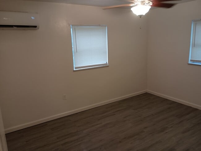 Building Photo - 9 SW 18th Ave