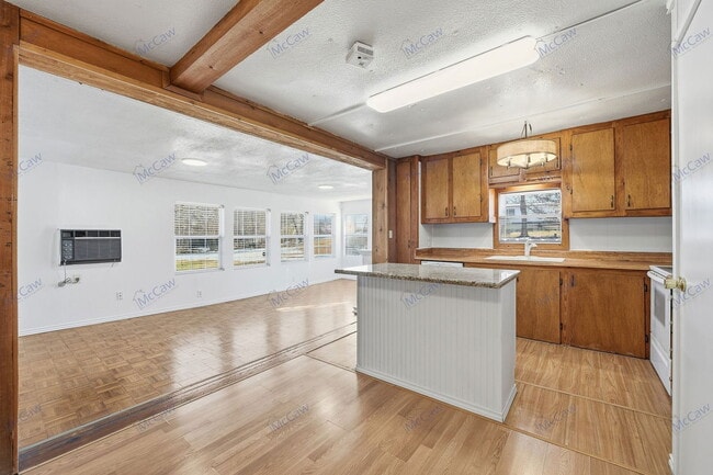 Building Photo - 1309 Oakridge Rd