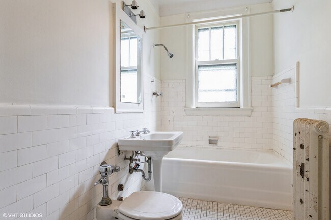 Building Photo - 5425 S E View Park