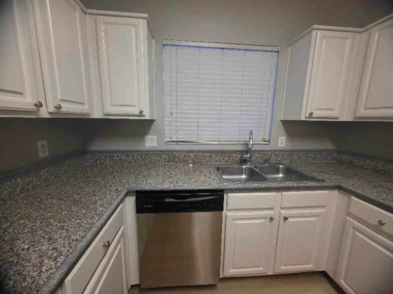 Building Photo - 5250 S Rainbow Blvd