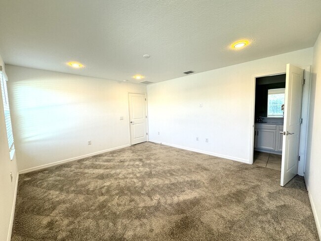 Building Photo - 5442 Limestone St