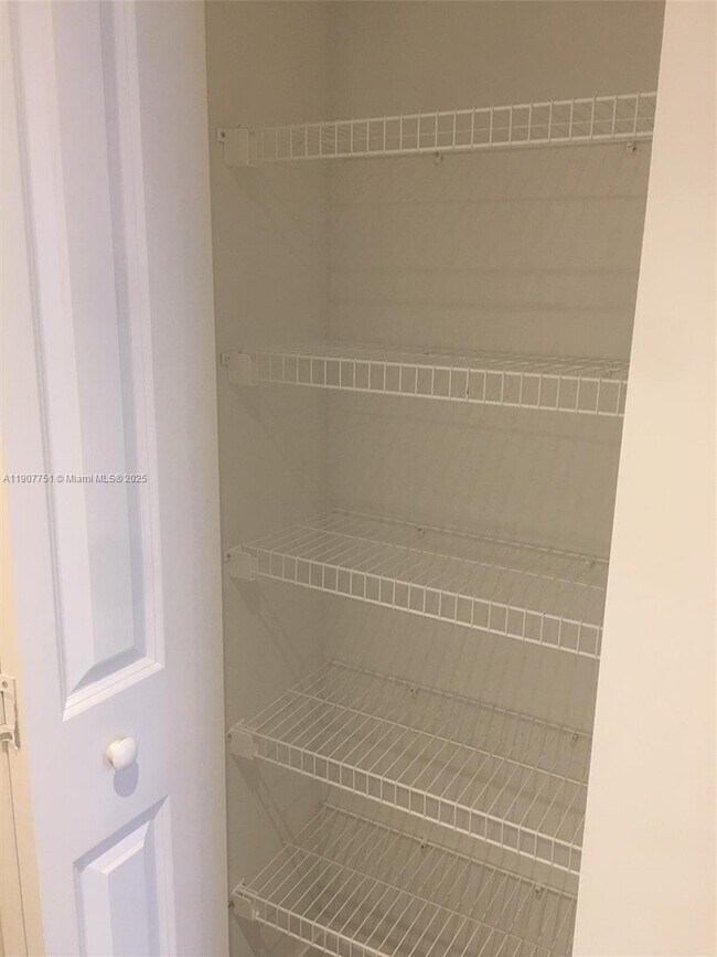 Building Photo - 1600 NE 1st Ct