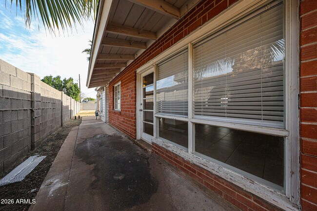 Building Photo - 2340 W Osborn Rd