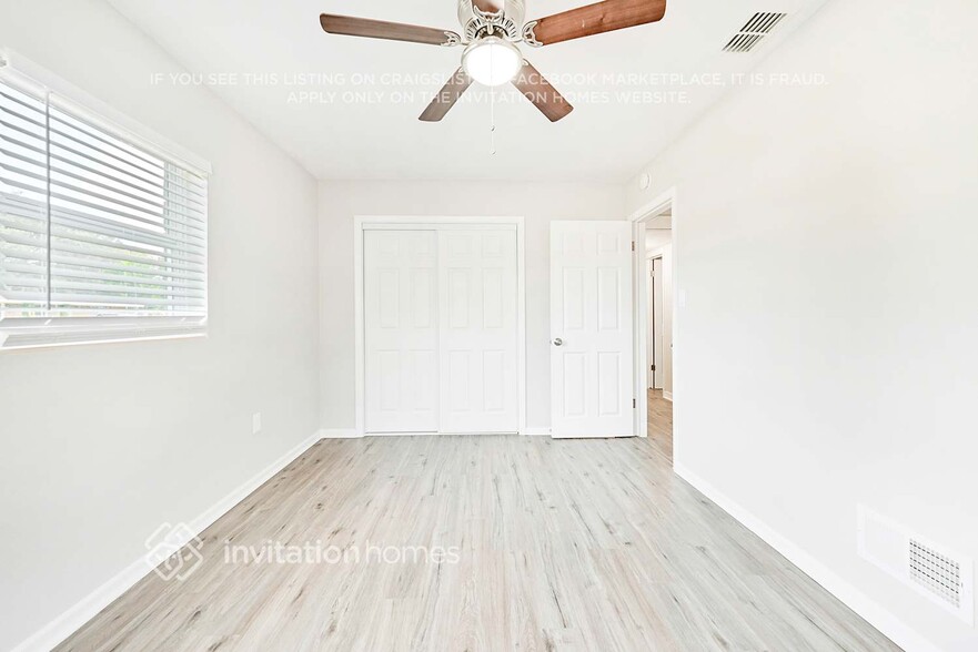 Building Photo - 5506 Perrine Dr