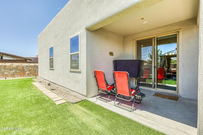 Building Photo - 12844 Haxby St