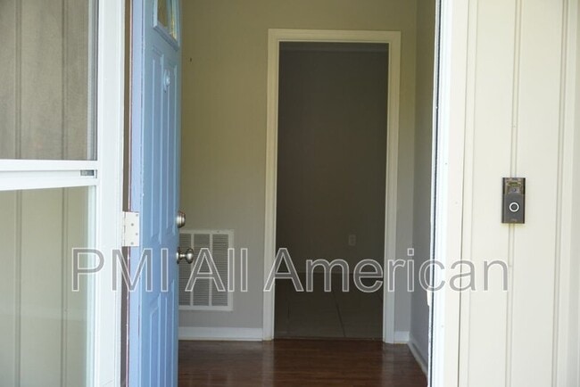 Building Photo - 622 Bedford Rd