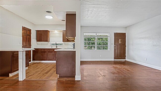 Building Photo - 5518 Riviera Dr
