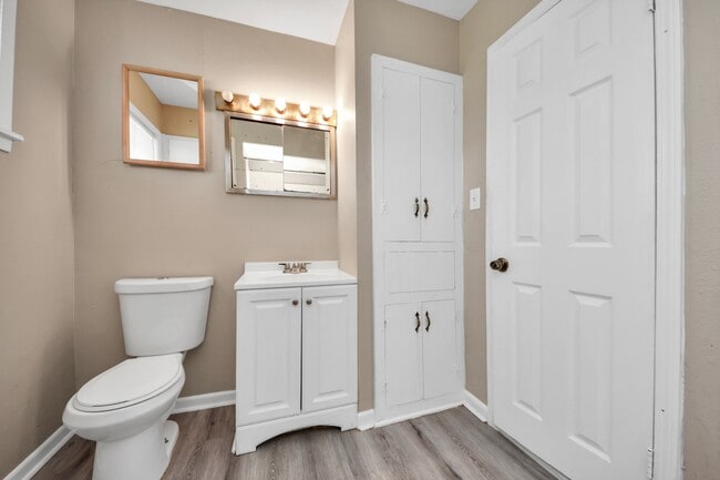 Building Photo - 17111 River Rd