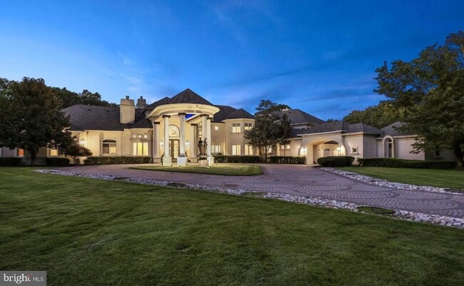 Building Photo - 636 S New York Rd