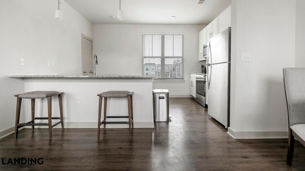 Building Photo - 340 W 25th St