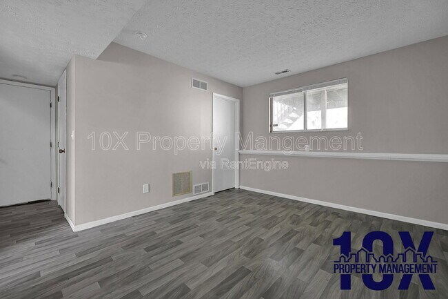 Building Photo - 1080 Viewpointe Dr