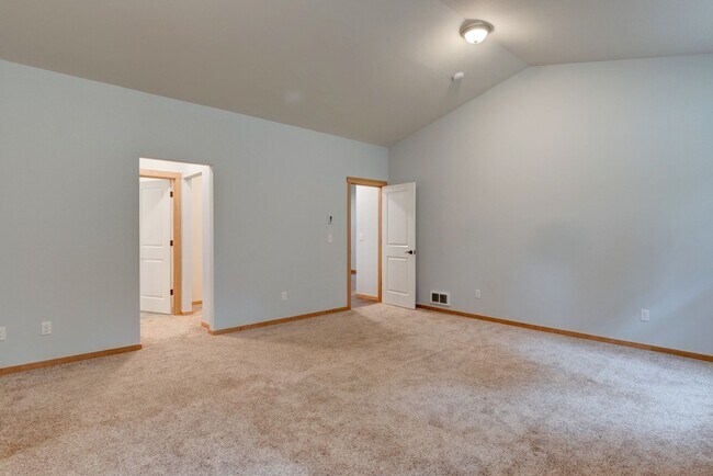 Building Photo - 253 Sunset Dr