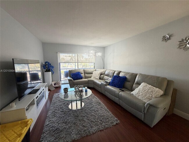 Building Photo - 7847 Miller Dr