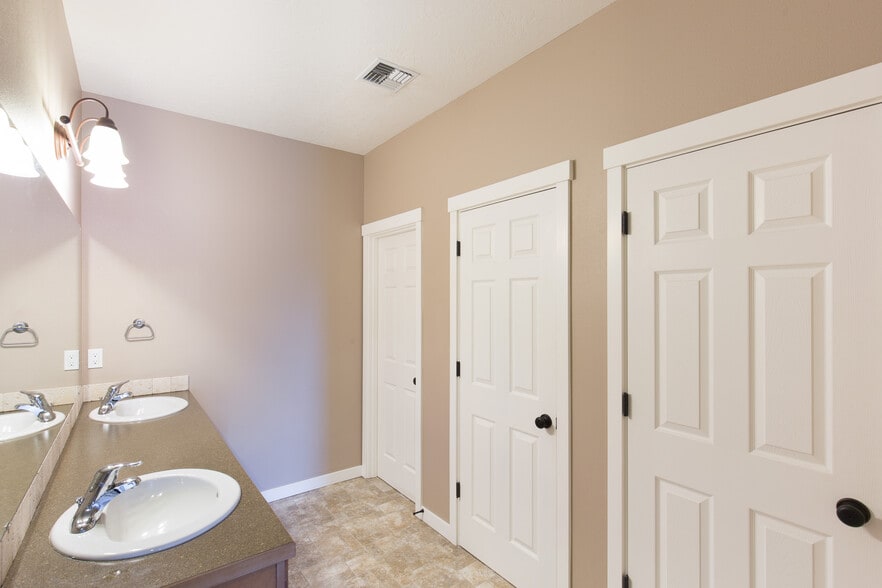 Building Photo - 223 NW 12th St